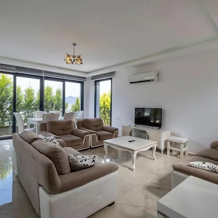 Villa Sleeps 6, Luxurious Modern - Awz 266