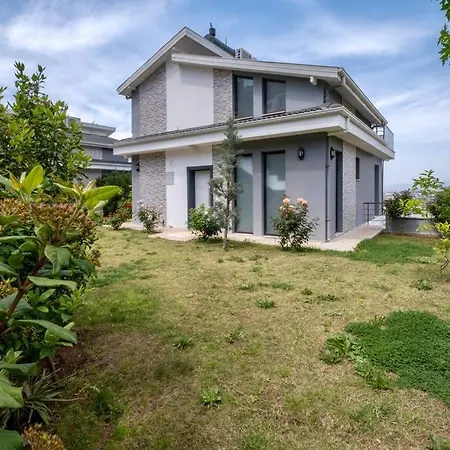 Villa Sleeps 6, Luxurious Modern - Awz 266