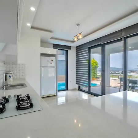 Villa Sleeps 6, Luxurious Modern - Awz 266